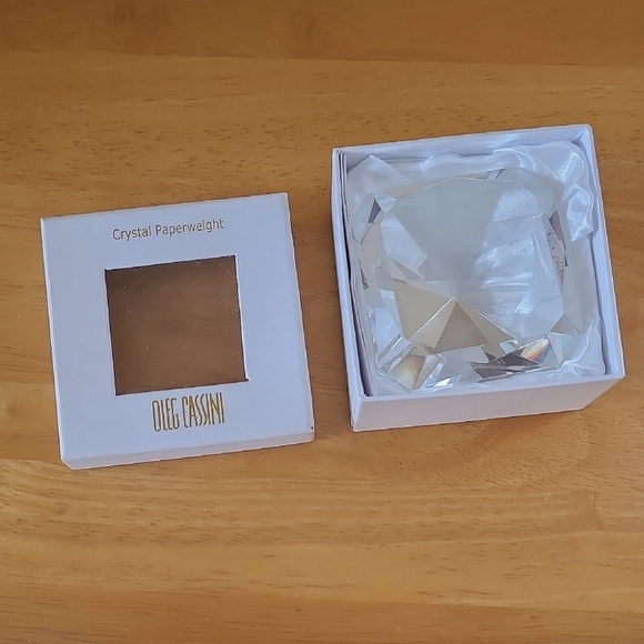 OLEG CASSINI Stunning Signed Crystal Glass Solitaire Diamond Paperweight - Picture 6 of 13